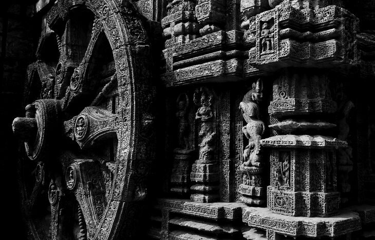 Konark temple with wheel of time, 5 ancient Indian temples that defy explanation